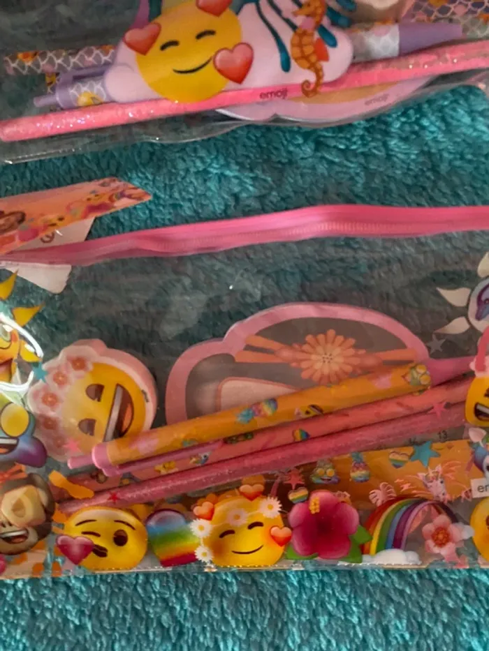 Trousse  avec tout  ce qu’il faut pièce - photo numéro 3
