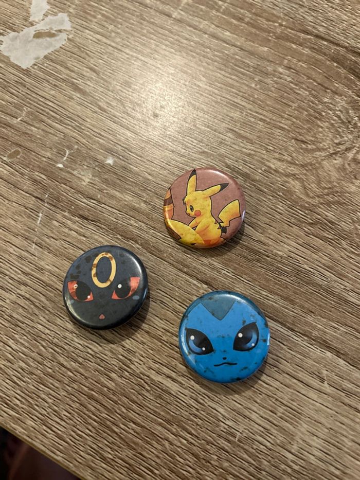 Lot pins Pokémon