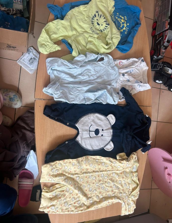 Lot de +32 vêtements taille 12 mois - photo numéro 6