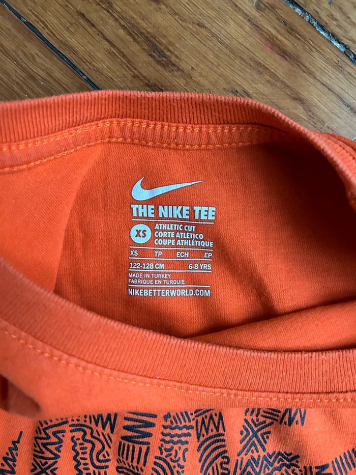 Tee-shirts NIKE taille XS (6-8ans) orange - photo numéro 3