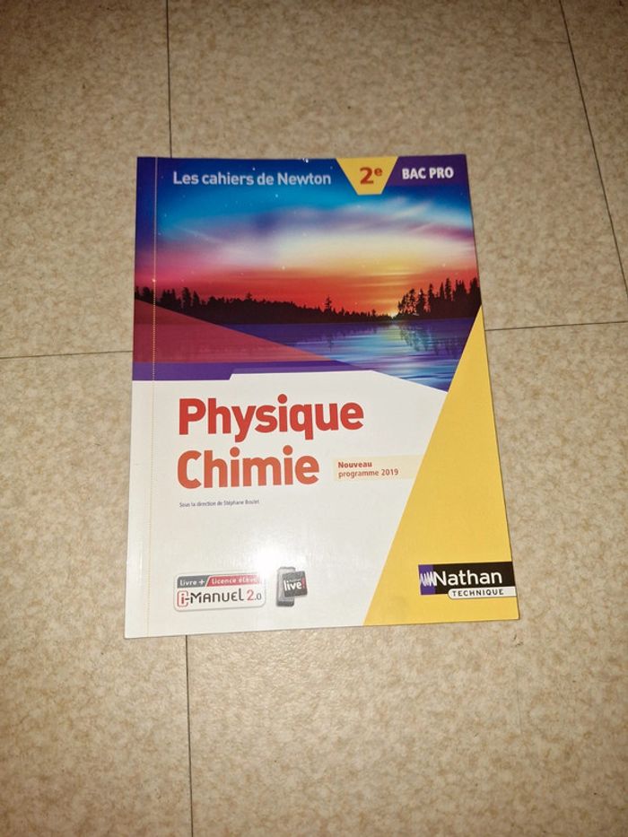 Livre de physique chimie 2ème bac pro très bon état
