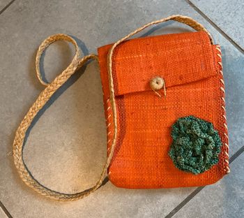 Petite sacoche artisanale en paille