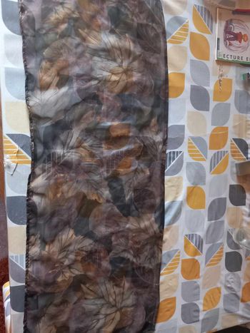 Petit foulard avec fleurs