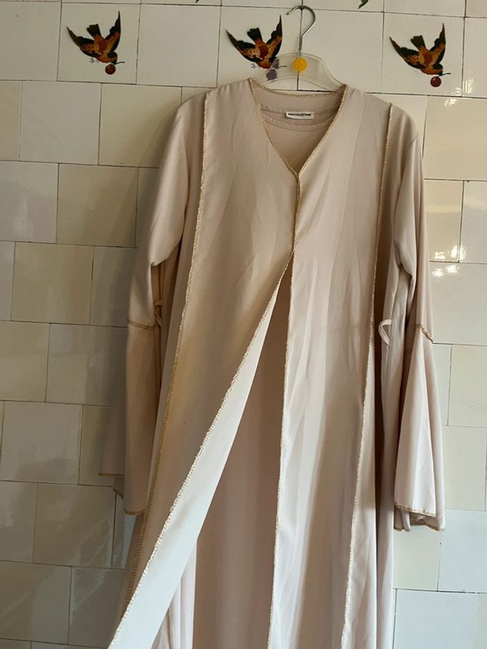 Abaya beige et dorée 2 pièces - photo numéro 3