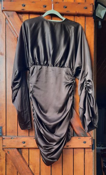 Robe satin marron Prettylittlething 34