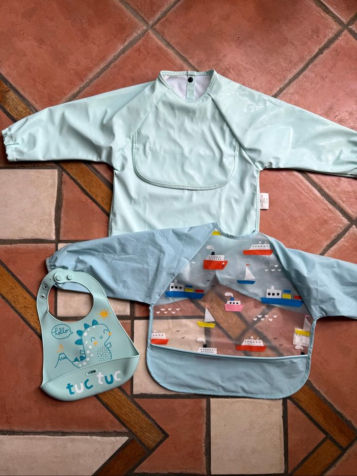 3 bavoirs avec manches imperméable neuf