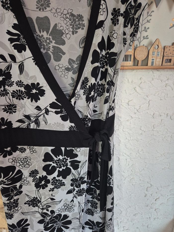 Très jolie tunique longue ou robe cache cœur à fleurs taille 44 - photo numéro 3