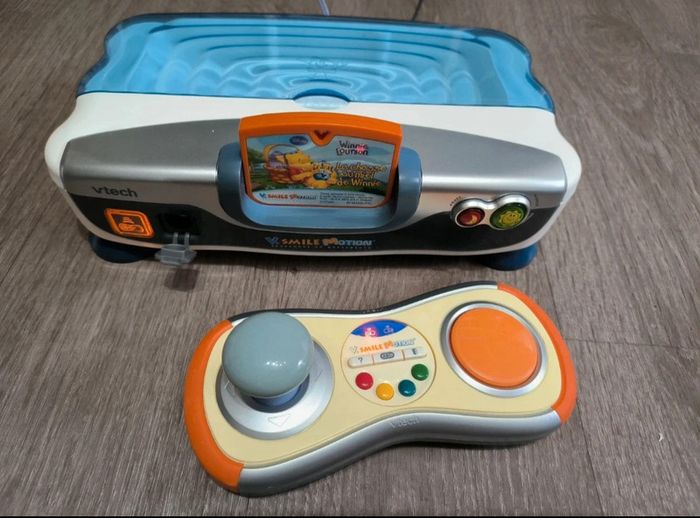 VTech Console enfant v smile motion avec manette et 1 jeu winny l'ourson et chargeur secteur - photo numéro 2