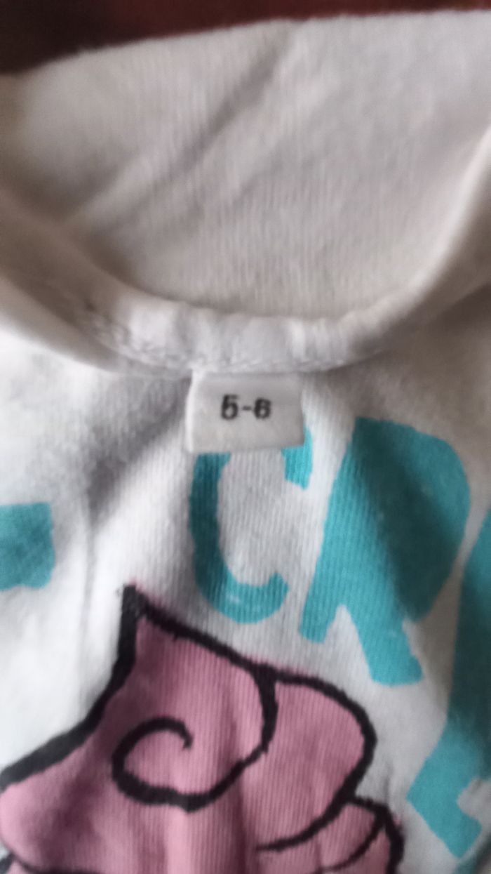 T-shirt fille 5/ 6 ans - photo numéro 2