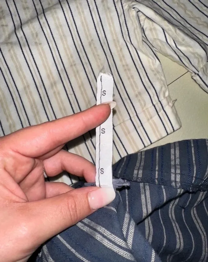 2 shorts à rayures TS neuf - photo numéro 7