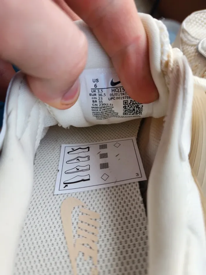 Nike V2K run crème Taille 36,5 neuves mixte - photo numéro 7