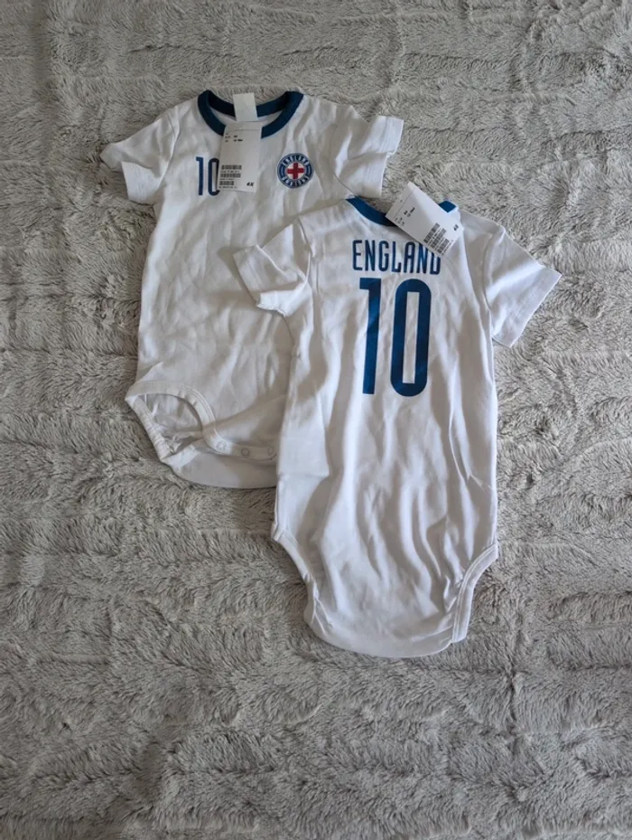 Lot de 2 body neuf 12/18mois