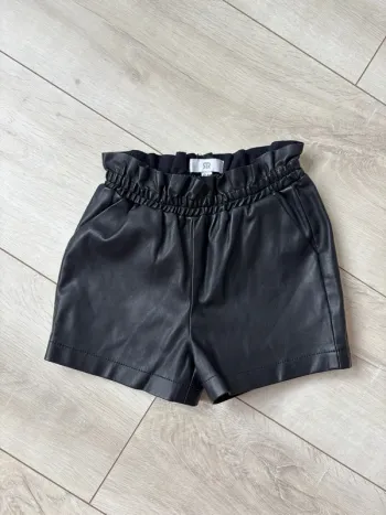 Short noir en simili cuir