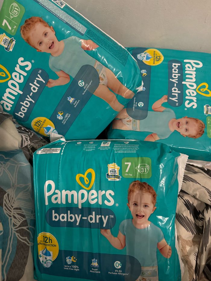 3 paquets des couches Pampers taille 7 - photo numéro 2