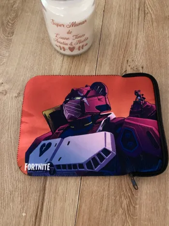 Pochette fornite