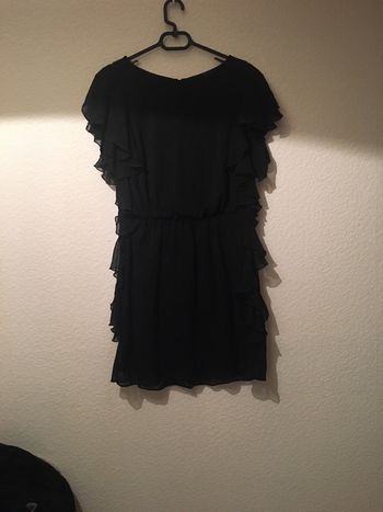 Robe noire avec dos ouver