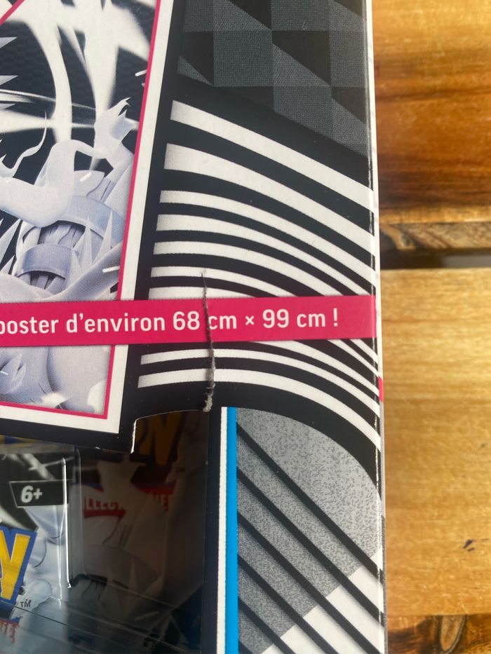 Coffret collection poster parfaitement scellé  légèrement abimé - photo numéro 2