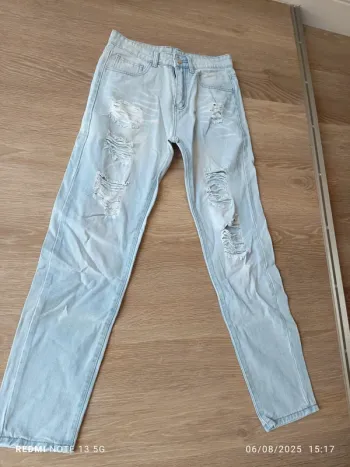 Magnifique jean a troue romwe taille 40