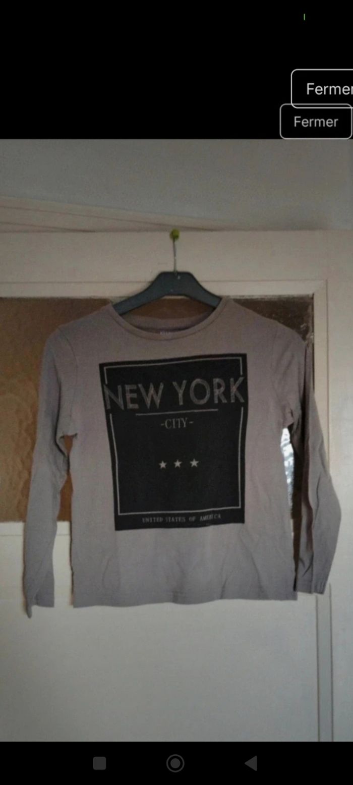 Sweatshirt garçon taille 8 ans en très bon état marque Kiabi