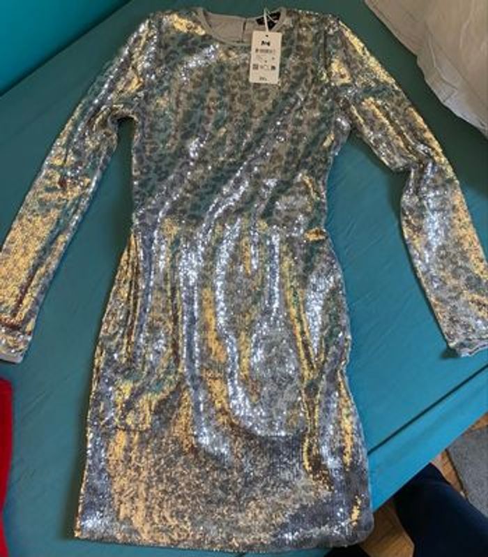 Robe en paillettes de Jennyfer toute neuve