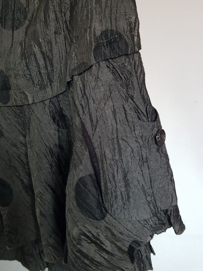 Jupe courte volant, aspect froissé satiné marron, tour taille 88cm longueur 51cm, Patrice Bréal, T44 - photo numéro 3