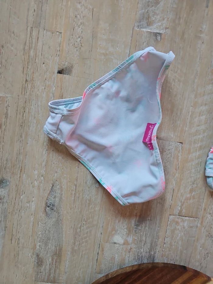 Maillot de bain/ bikini fille sirene marque Disney princess  taille 4-5 ans - photo numéro 6