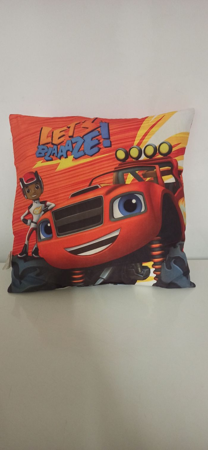 Coussin Blaze et les monster machines