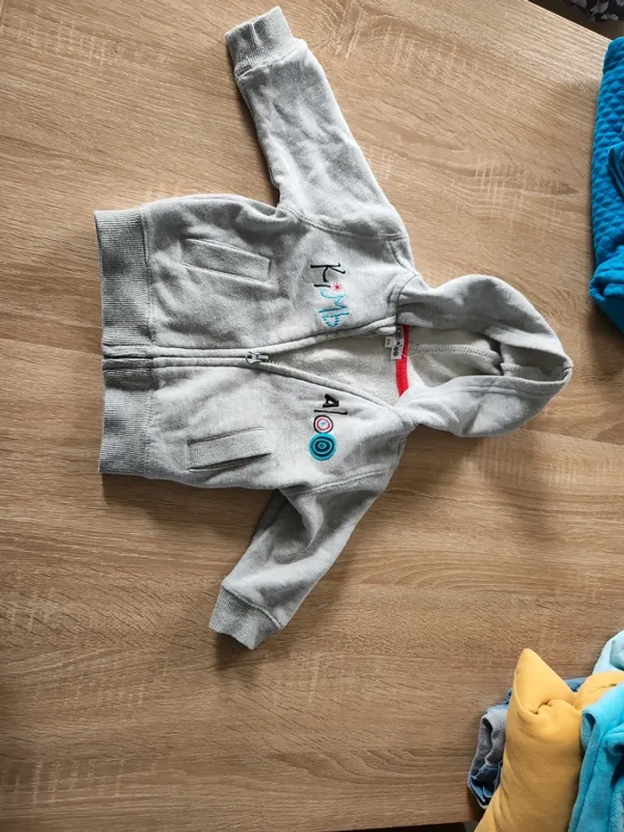 Gilet zippé hiver avec capuche
