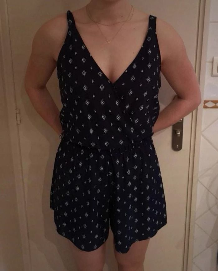 Combishort bleu marine avec imprimé.