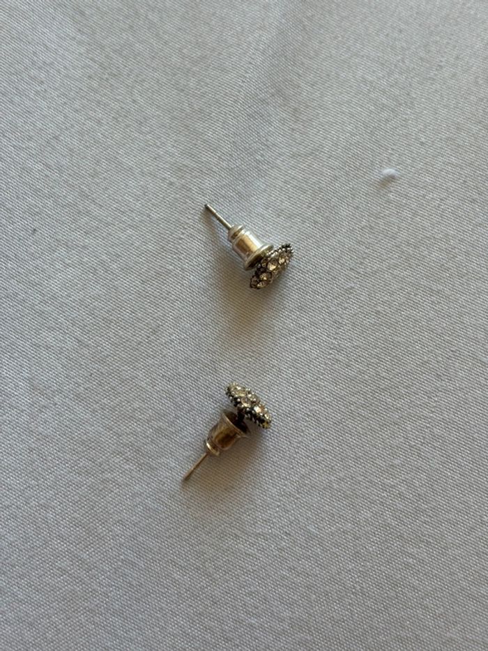 Petite boucles d’oreilles forme cœur argenté strass - photo numéro 3