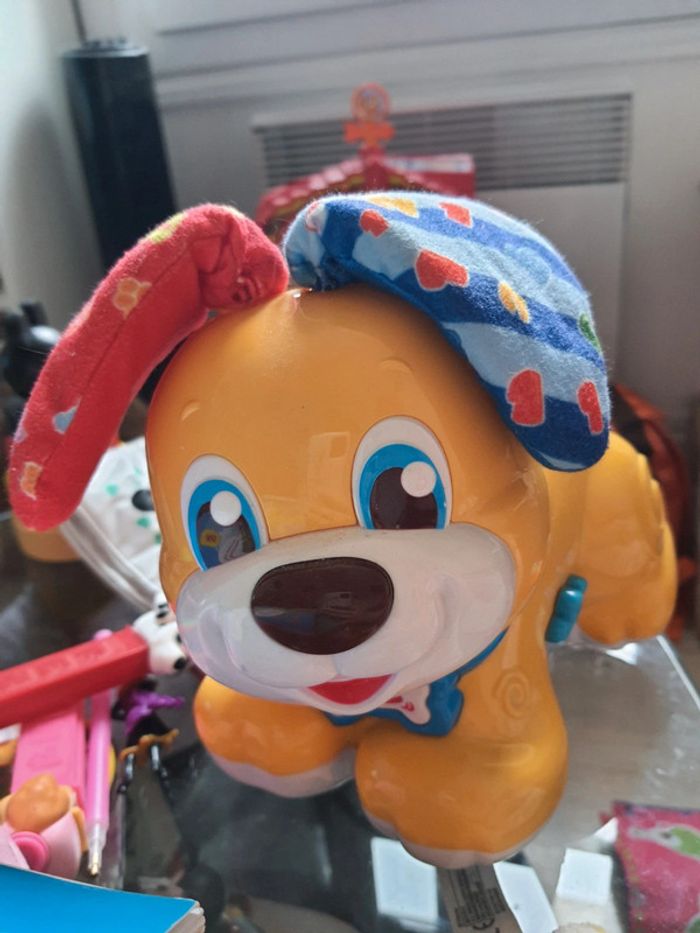 Chien qui fait coucou