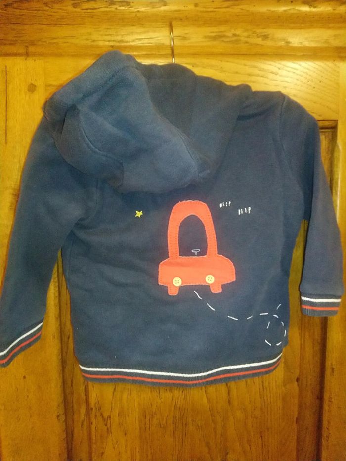 Joli gilet bleu et rouge Orchestra taille 12 mois - photo numéro 2