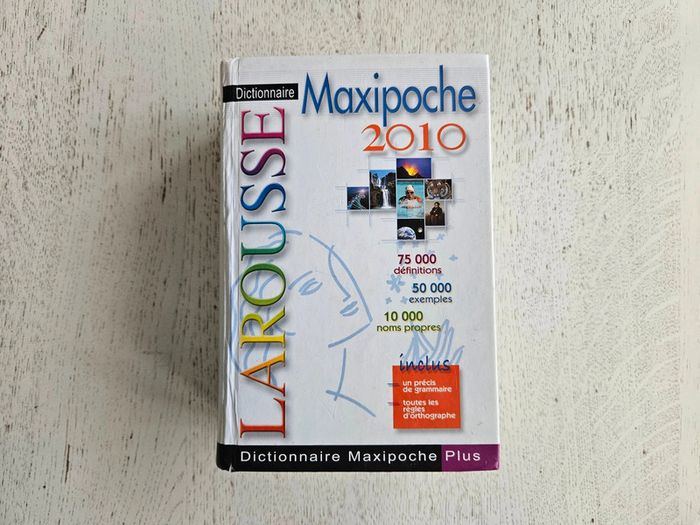 Dictionnaire Larousse Maxipoche Plus 2010 renforcé et robuste, précis de grammaire inclus, compact