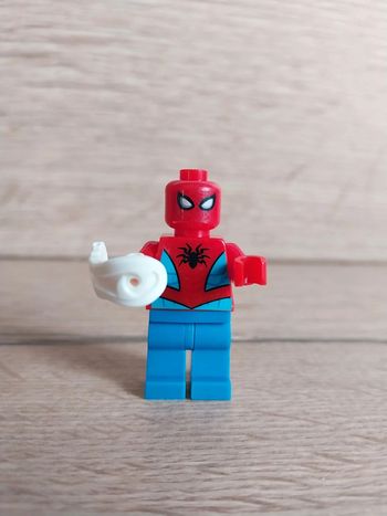 Figurine type lego Spiderman Marvel