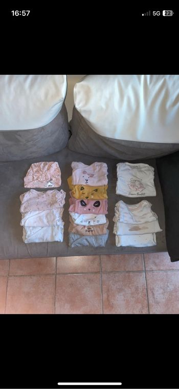 Lot 13 bodies + 1 bonnet : 6 mois bébé fille