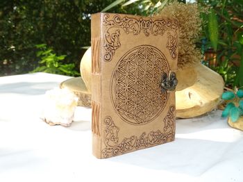 Grimoire fleur de vie beige