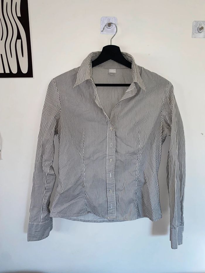 Chemise a rayures bleues et blanches