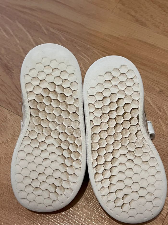 Basket Adidas grand court blanche taille 23 - photo numéro 2