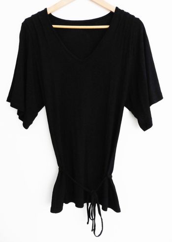 T shirt noir a lien. Col en v. Taille 38