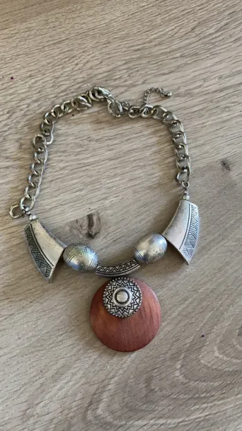 Collier ethnique