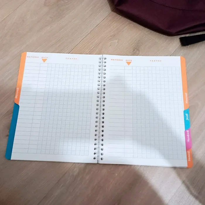 Lot fournitures scolaires sac, trousse, cahier de texte, ardoise, crayon de couleur, compas, ciseaux - photo numéro 10