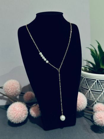 Collier fin en doré pendentif perles