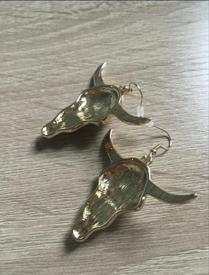 Boucles d’oreilles pendantes NEUVES  femme tête de buffle couleurs doré et turquoise - photo numéro 5