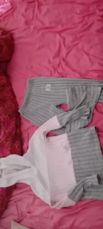 Très joli ensemble shein 5 ans en très bon état