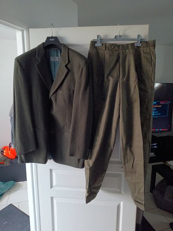 Ensemble de costume kaki Hugo Boss taille 50 pour le pantalon veste taille 102