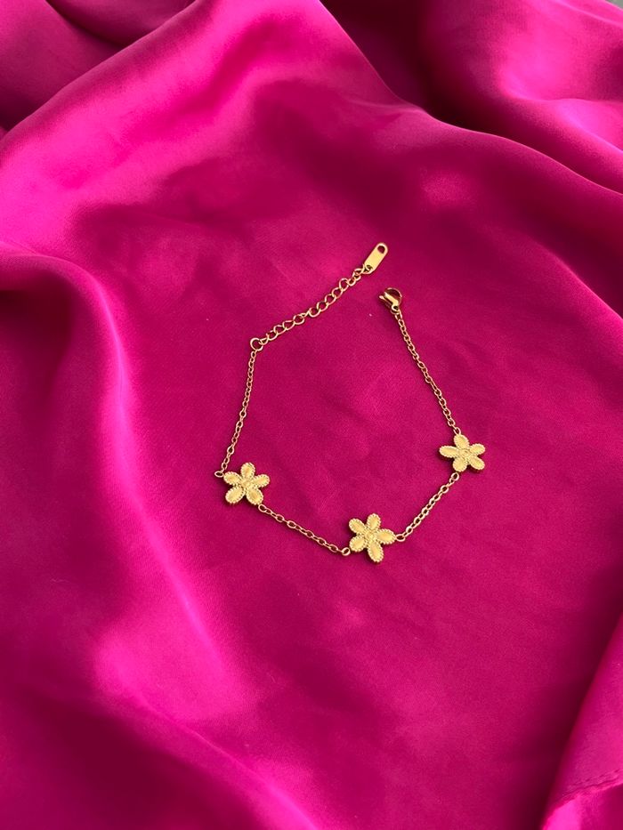 Bracelet tendance fleurs acier inoxydable - photo numéro 2