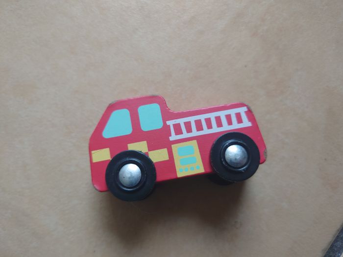 Lot de voitures en bois - photo numéro 8