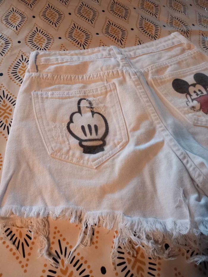 Mini short avec Mickey taille XS - photo numéro 2