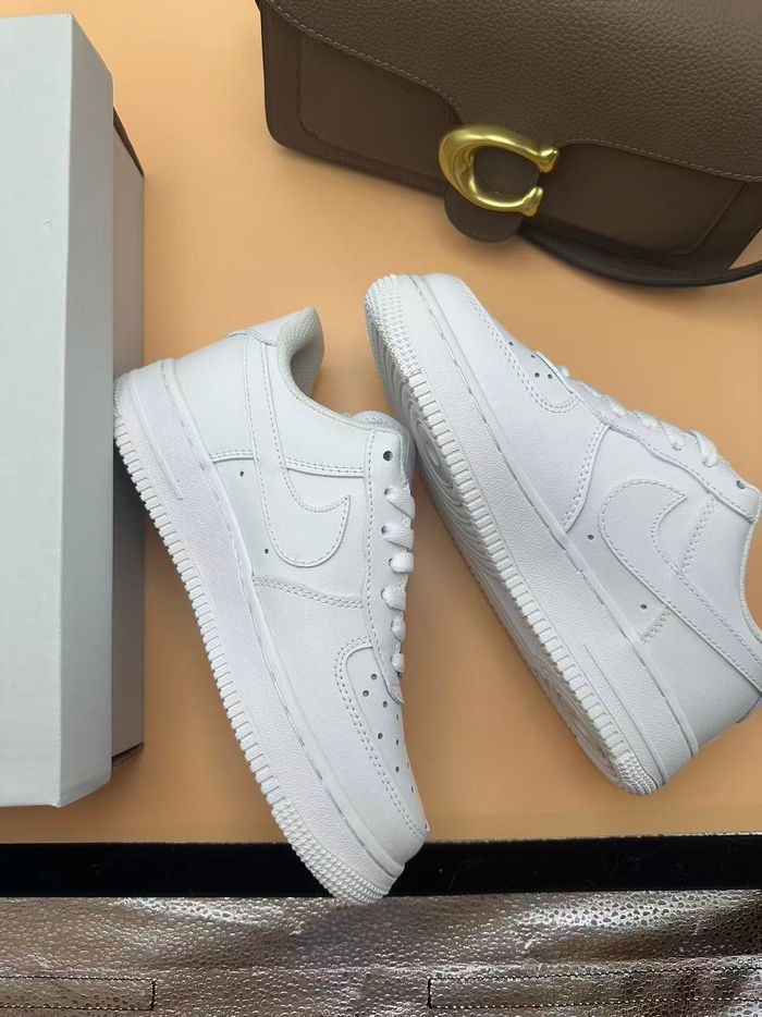 Nike Air Force 1 Low '07 Blanche 42.5 - photo numéro 2
