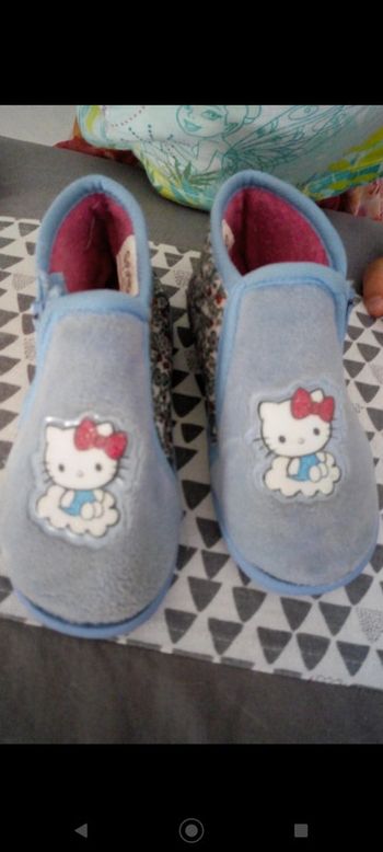 Chaussons bleus Hello Kitty